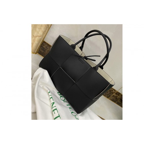 Bottega Veneta Arco Tote Bag in Black Nappa leather