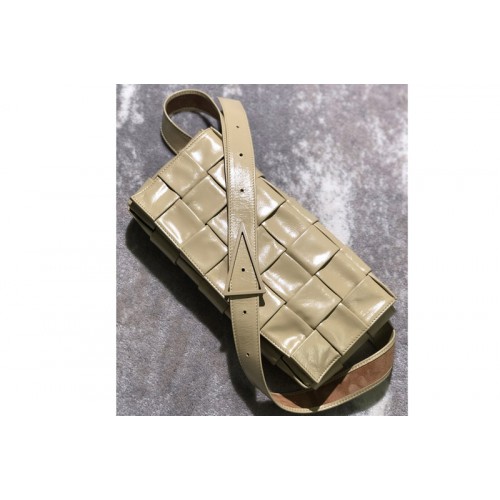 Bottega Veneta Crossbody bag in Tapioca Calfskin leather