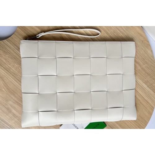 Bottega Veneta Men Pouch in White intreccio leather