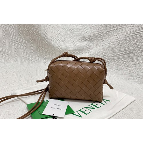 Bottega Veneta Loop cross-body mini bag in Brown Intrecciato leather