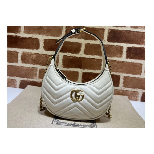 Gucci Marmont half-moon-shaped mini bag in White matelasse chevron leather Gucci Marmont half-moon-shaped mini bag in White matelasse chevron leather