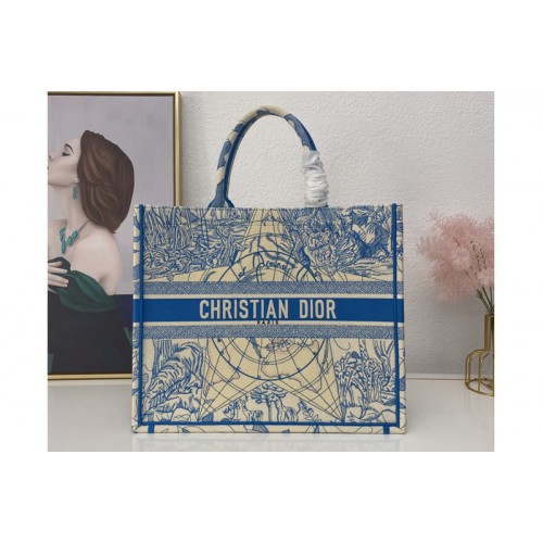 Christian Dior M1286 Dior book tote Bag in Dior Embroidery