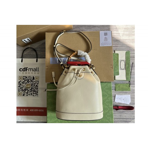 Gucci Diana small bucket bag in White leather